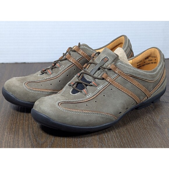 NEW Clarks Unstructured Suede Sneaker Womens 9.5 M Brown Suede Lace Up Comfort - Picture 1 of 16